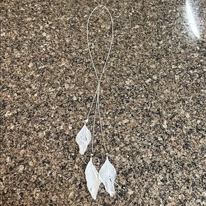 Long white feathers necklace